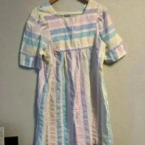 vtg SAYBURY Rainbow Seersucker Stripe Zip Front Retro House Dress Lounge Robe S